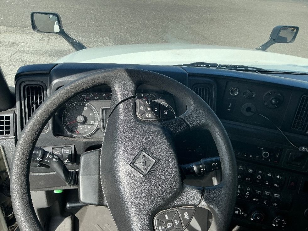 Sleeper Tractor-Heavy Duty Tractors-International-2023-LT625-Jacksonville-FL-662,215\n\t\tmiles-$ 40,500 - Image 11
