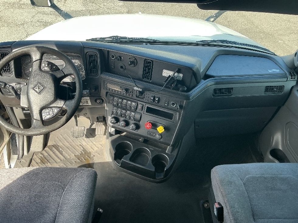 Sleeper Tractor-Heavy Duty Tractors-International-2023-LT625-Jacksonville-FL-662,215\n\t\tmiles-$ 40,500 - Image 12
