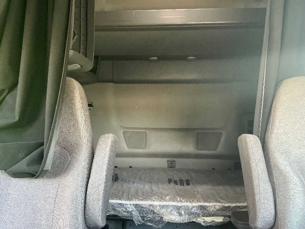 Sleeper Tractor-Heavy Duty Tractors-International-2023-LT625-Jacksonville-FL-662,215\n\t\tmiles-$ 40,500 - Image 16