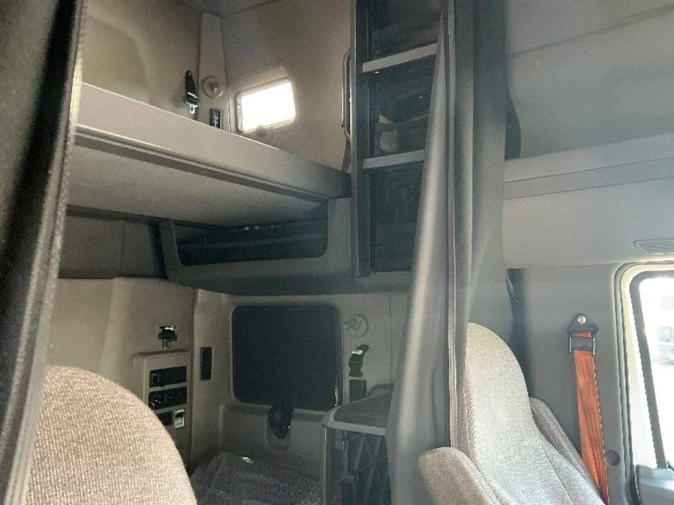 Sleeper Tractor-Heavy Duty Tractors-International-2023-LT625-Jacksonville-FL-662,215\n\t\tmiles-$ 40,500 - Image 18