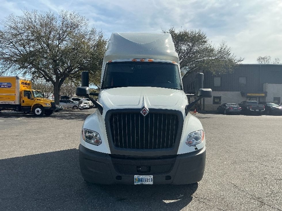 Sleeper Tractor-Heavy Duty Tractors-International-2023-LT625-Jacksonville-FL-662,215\n\t\tmiles-$ 40,500 - Image 2