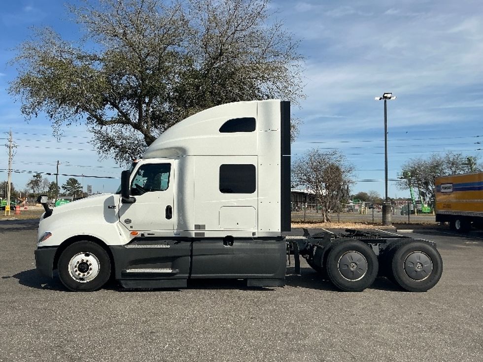 Sleeper Tractor-Heavy Duty Tractors-International-2023-LT625-Jacksonville-FL-662,215\n\t\tmiles-$ 40,500 - Image 4