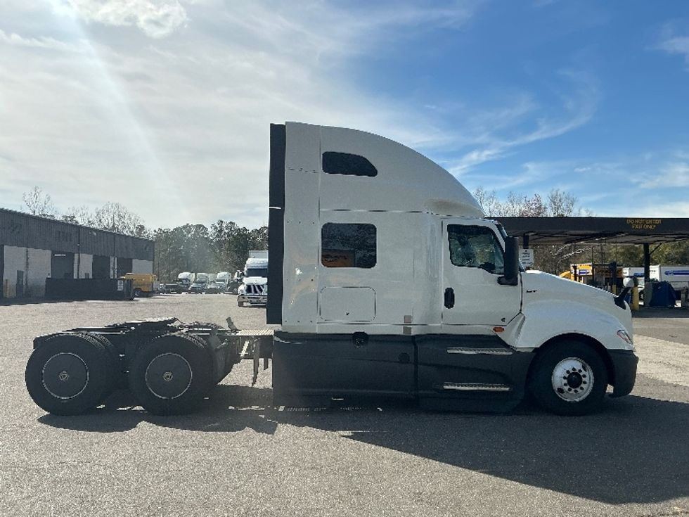 Sleeper Tractor-Heavy Duty Tractors-International-2023-LT625-Jacksonville-FL-662,215\n\t\tmiles-$ 40,500 - Image 8