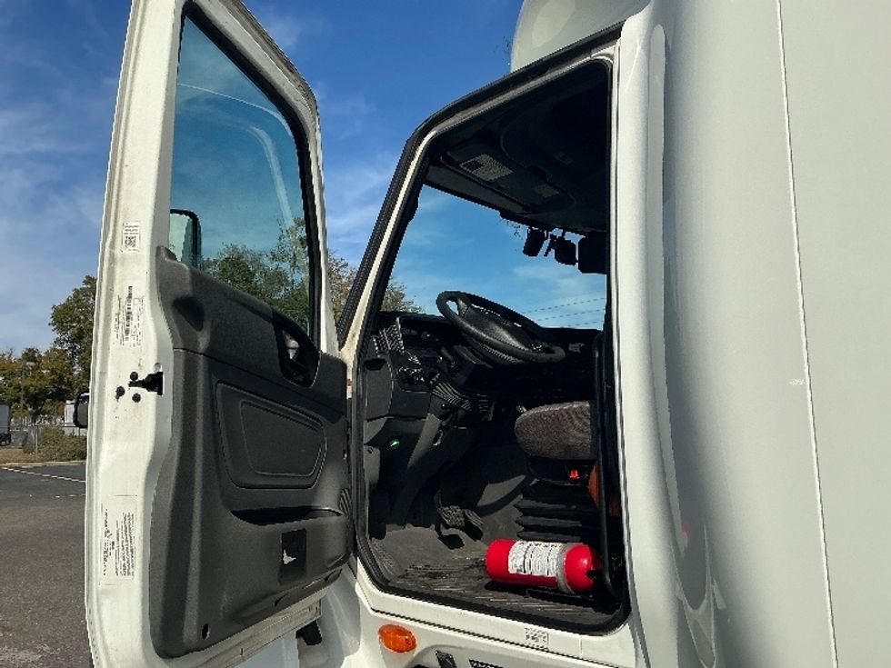 Sleeper Tractor-Heavy Duty Tractors-International-2023-LT625-Jacksonville-FL-662,215\n\t\tmiles-$ 40,500 - Image 9