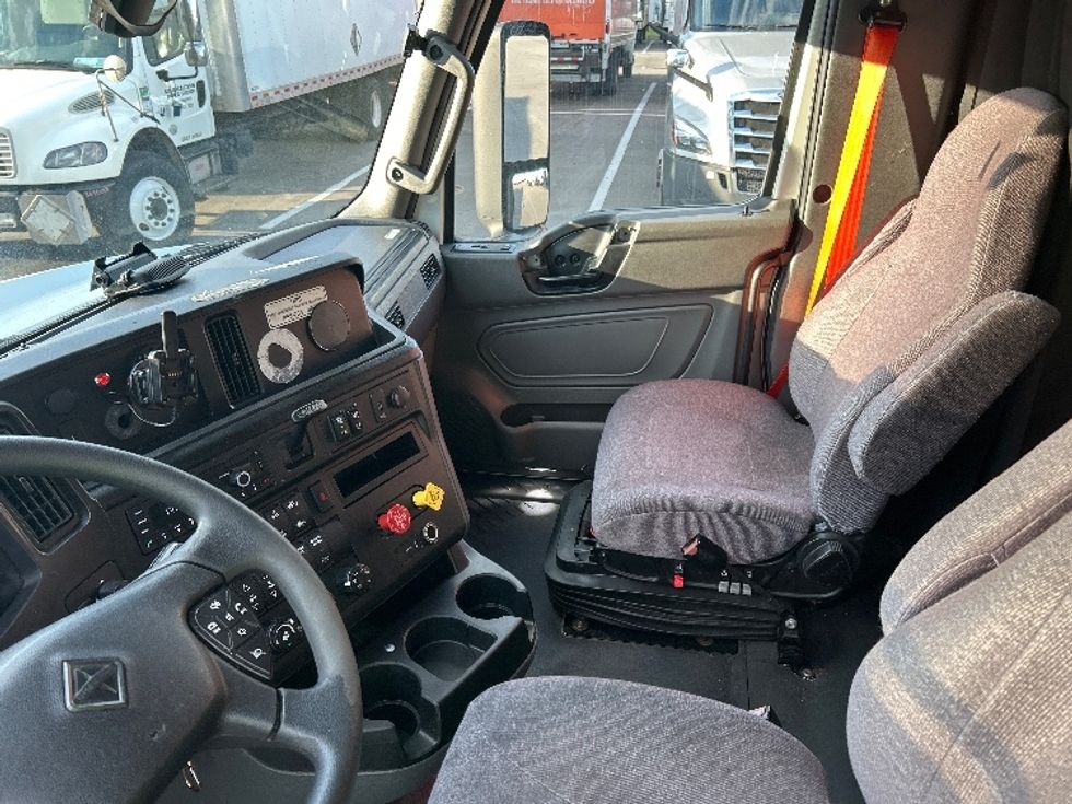 Sleeper Tractor-Heavy Duty Tractors-International-2023-LT625-Jacksonville-FL-684,756\n\t\tmiles-$ 38,250 - Image 10