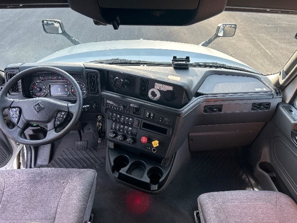 Sleeper Tractor-Heavy Duty Tractors-International-2023-LT625-Jacksonville-FL-684,756\n\t\tmiles-$ 38,250 - Image 12