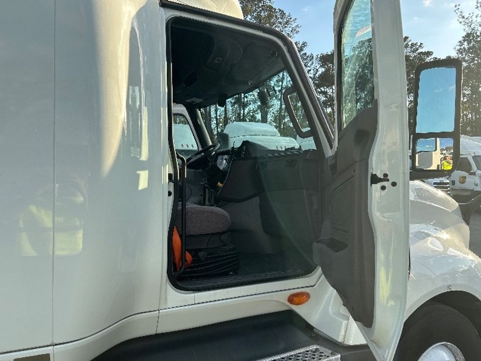 Sleeper Tractor-Heavy Duty Tractors-International-2023-LT625-Jacksonville-FL-684,756\n\t\tmiles-$ 38,250 - Image 13