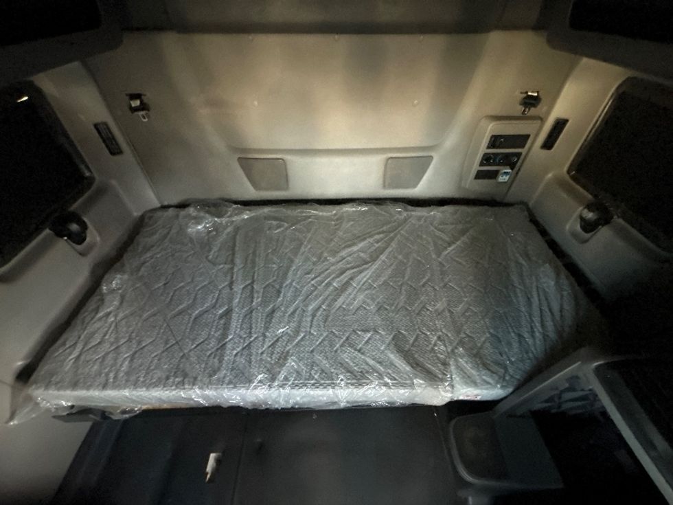 Sleeper Tractor-Heavy Duty Tractors-International-2023-LT625-Jacksonville-FL-684,756\n\t\tmiles-$ 38,250 - Image 17