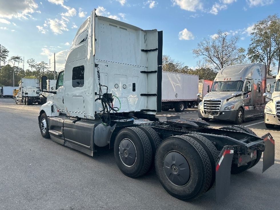 Sleeper Tractor-Heavy Duty Tractors-International-2023-LT625-Jacksonville-FL-684,756\n\t\tmiles-$ 38,250 - Image 5