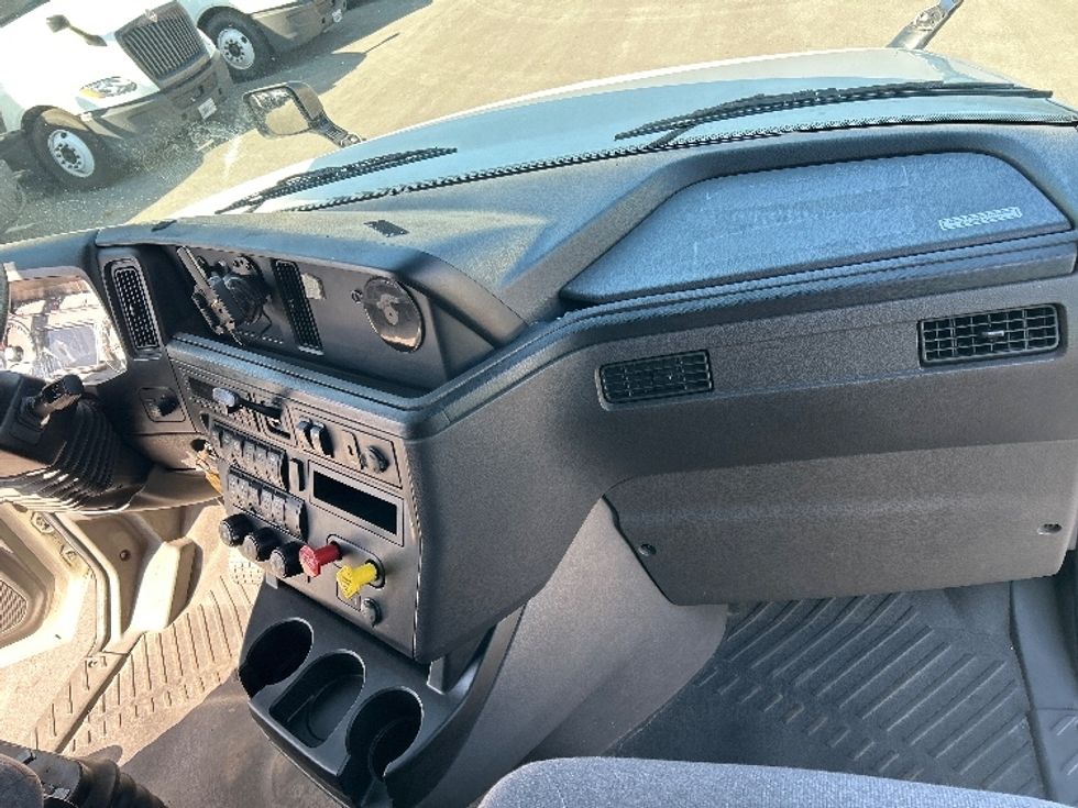 Sleeper Tractor-Heavy Duty Tractors-International-2023-LT625-Jacksonville-FL-692,947\n\t\tmiles-$ 37,500 - Image 14