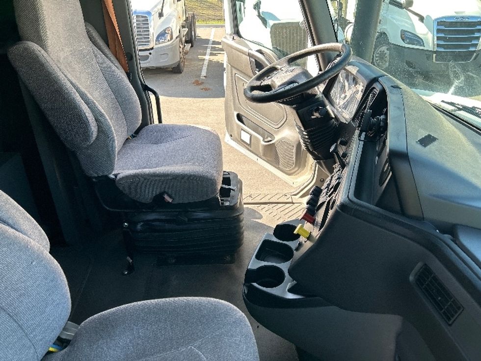 Sleeper Tractor-Heavy Duty Tractors-International-2023-LT625-Jacksonville-FL-692,947\n\t\tmiles-$ 37,500 - Image 15