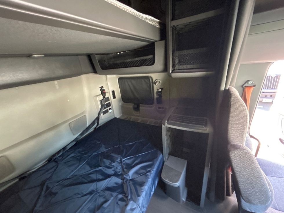 Sleeper Tractor-Heavy Duty Tractors-International-2023-LT625-Jacksonville-FL-692,947\n\t\tmiles-$ 37,500 - Image 18