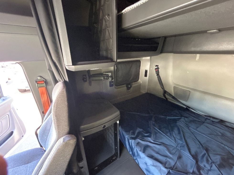 Sleeper Tractor-Heavy Duty Tractors-International-2023-LT625-Jacksonville-FL-692,947\n\t\tmiles-$ 37,500 - Image 19