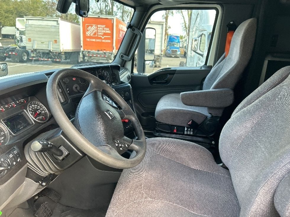 Sleeper Tractor-Heavy Duty Tractors-International-2023-LT625-Jacksonville-FL-693,835\n\t\tmiles-$ 37,500 - Image 10