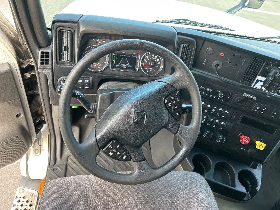 Sleeper Tractor-Heavy Duty Tractors-International-2023-LT625-Jacksonville-FL-693,835\n\t\tmiles-$ 37,500 - Image 11