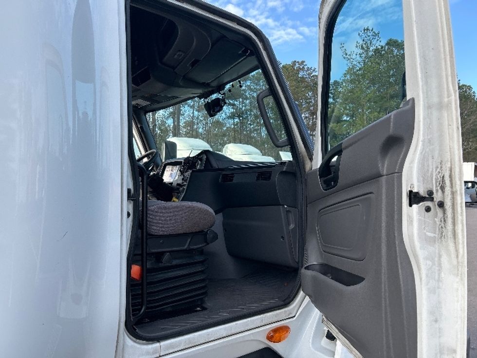 Sleeper Tractor-Heavy Duty Tractors-International-2023-LT625-Jacksonville-FL-693,835\n\t\tmiles-$ 37,500 - Image 13
