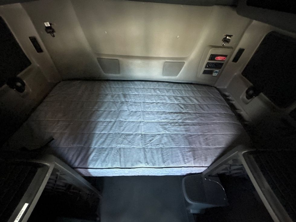 Sleeper Tractor-Heavy Duty Tractors-International-2023-LT625-Jacksonville-FL-693,835\n\t\tmiles-$ 37,500 - Image 17