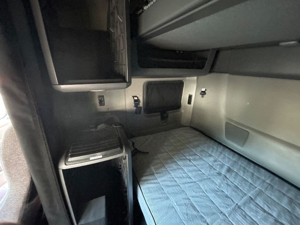 Sleeper Tractor-Heavy Duty Tractors-International-2023-LT625-Jacksonville-FL-693,835\n\t\tmiles-$ 37,500 - Image 18