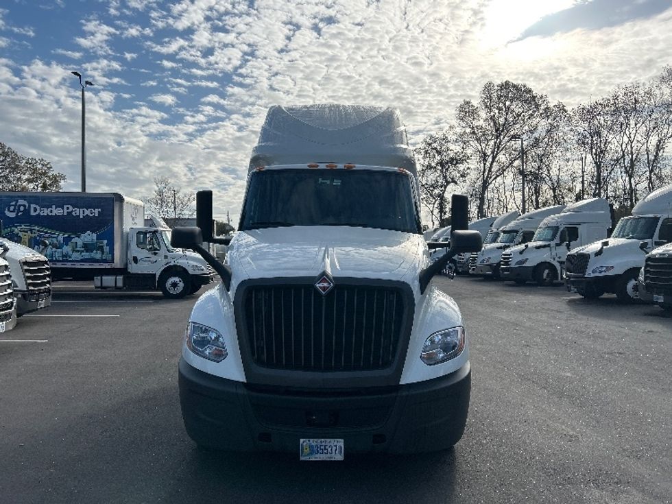 Sleeper Tractor-Heavy Duty Tractors-International-2023-LT625-Jacksonville-FL-693,835\n\t\tmiles-$ 37,500 - Image 2