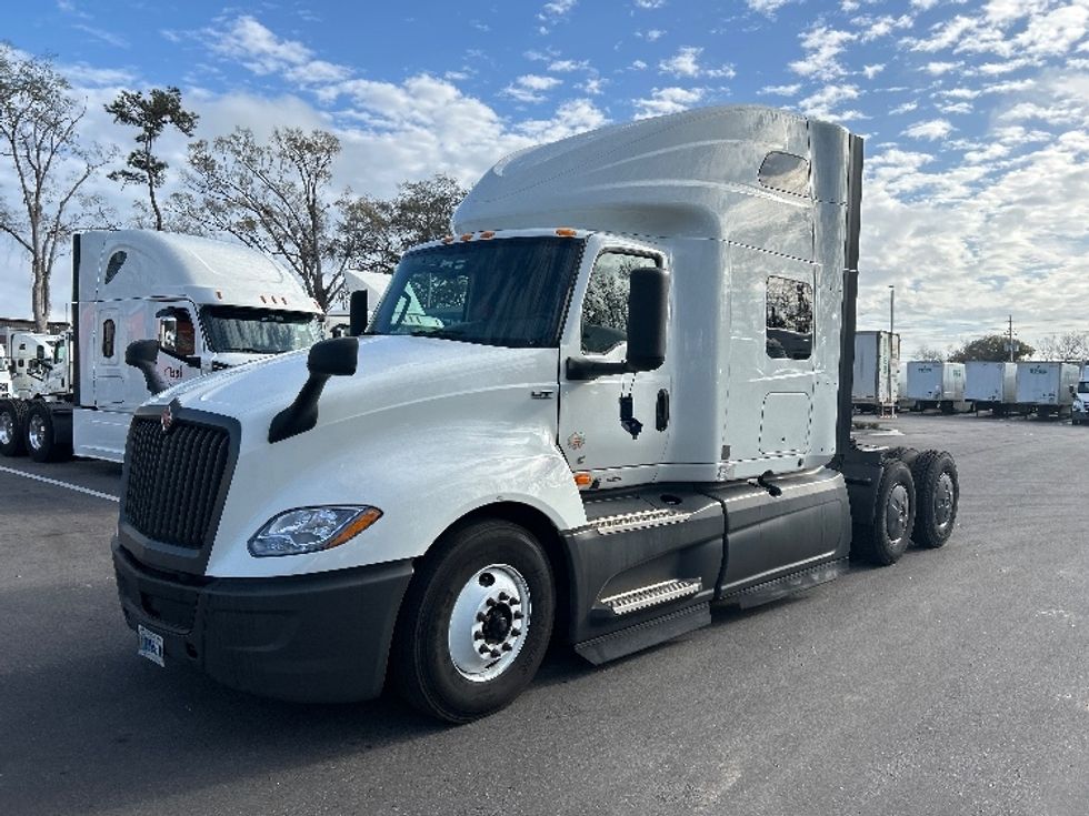 Sleeper Tractor-Heavy Duty Tractors-International-2023-LT625-Jacksonville-FL-693,835\n\t\tmiles-$ 37,500 - Image 3