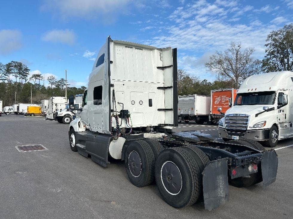 Sleeper Tractor-Heavy Duty Tractors-International-2023-LT625-Jacksonville-FL-693,835\n\t\tmiles-$ 37,500 - Image 5