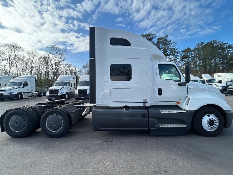 Sleeper Tractor-Heavy Duty Tractors-International-2023-LT625-Jacksonville-FL-693,835\n\t\tmiles-$ 37,500 - Image 8