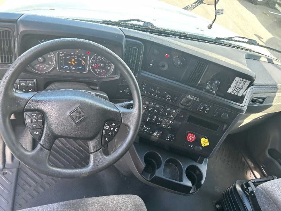Sleeper Tractor-Heavy Duty Tractors-International-2023-LT625-Jacksonville-FL-718,027\n\t\tmiles-$ 35,250 - Image 11