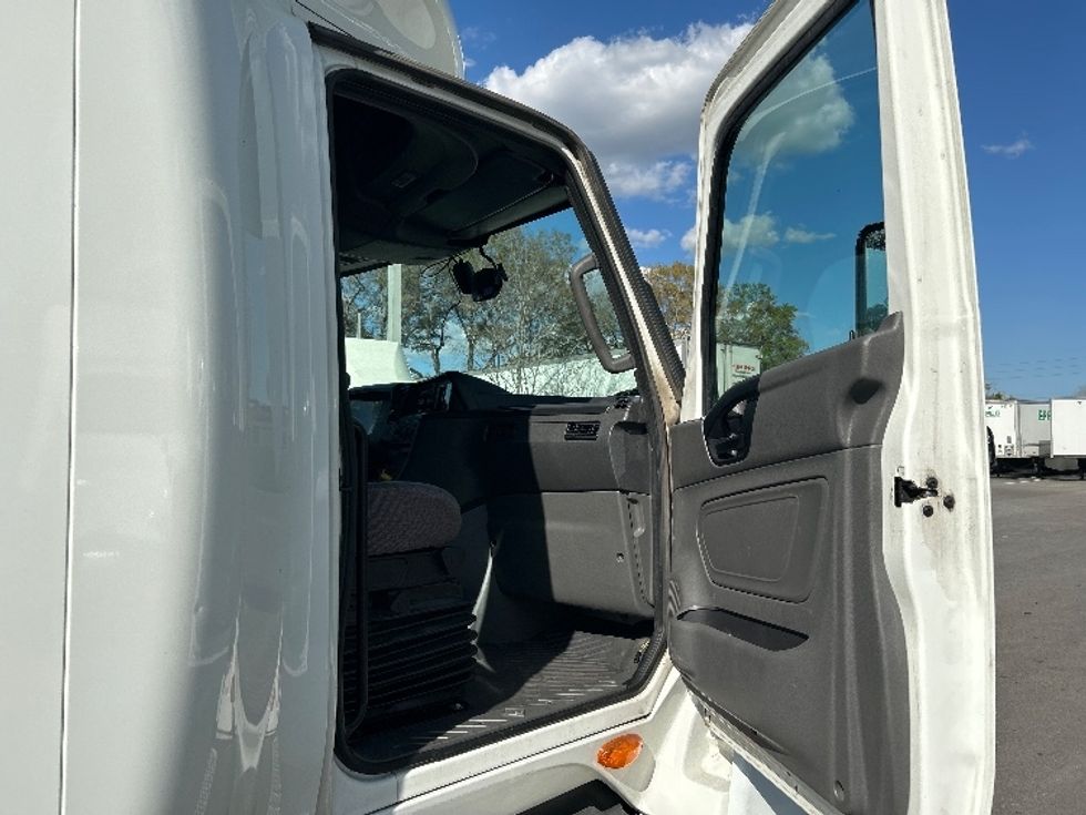 Sleeper Tractor-Heavy Duty Tractors-International-2023-LT625-Jacksonville-FL-718,027\n\t\tmiles-$ 35,250 - Image 13