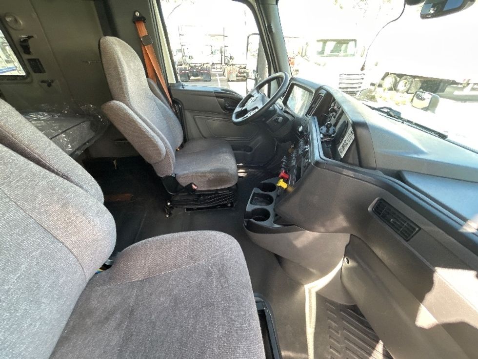 Sleeper Tractor-Heavy Duty Tractors-International-2023-LT625-Jacksonville-FL-718,027\n\t\tmiles-$ 35,250 - Image 15