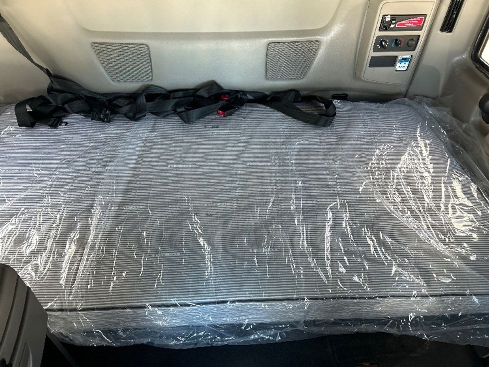 Sleeper Tractor-Heavy Duty Tractors-International-2023-LT625-Jacksonville-FL-718,027\n\t\tmiles-$ 35,250 - Image 17