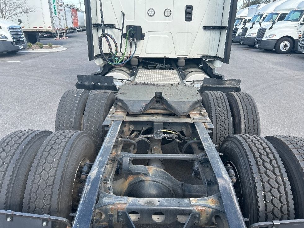 Sleeper Tractor-Heavy Duty Tractors-International-2023-LT625-Jacksonville-FL-718,027\n\t\tmiles-$ 35,250 - Image 6
