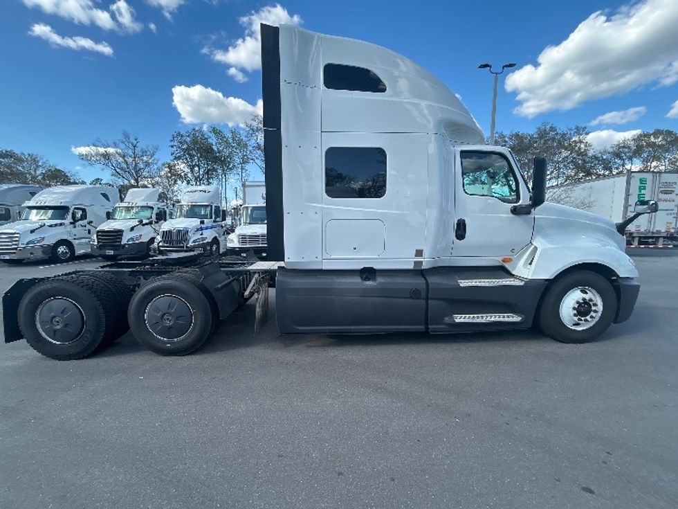 Sleeper Tractor-Heavy Duty Tractors-International-2023-LT625-Jacksonville-FL-718,027\n\t\tmiles-$ 35,250 - Image 8