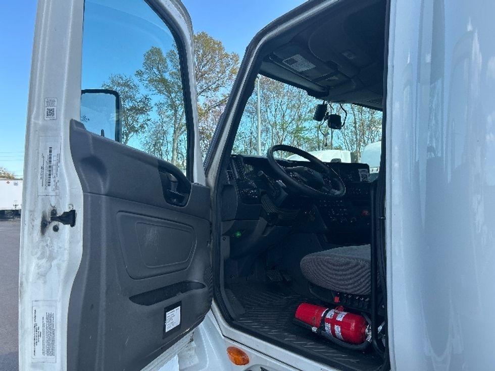 Sleeper Tractor-Heavy Duty Tractors-International-2023-LT625-Jacksonville-FL-718,027\n\t\tmiles-$ 35,250 - Image 9