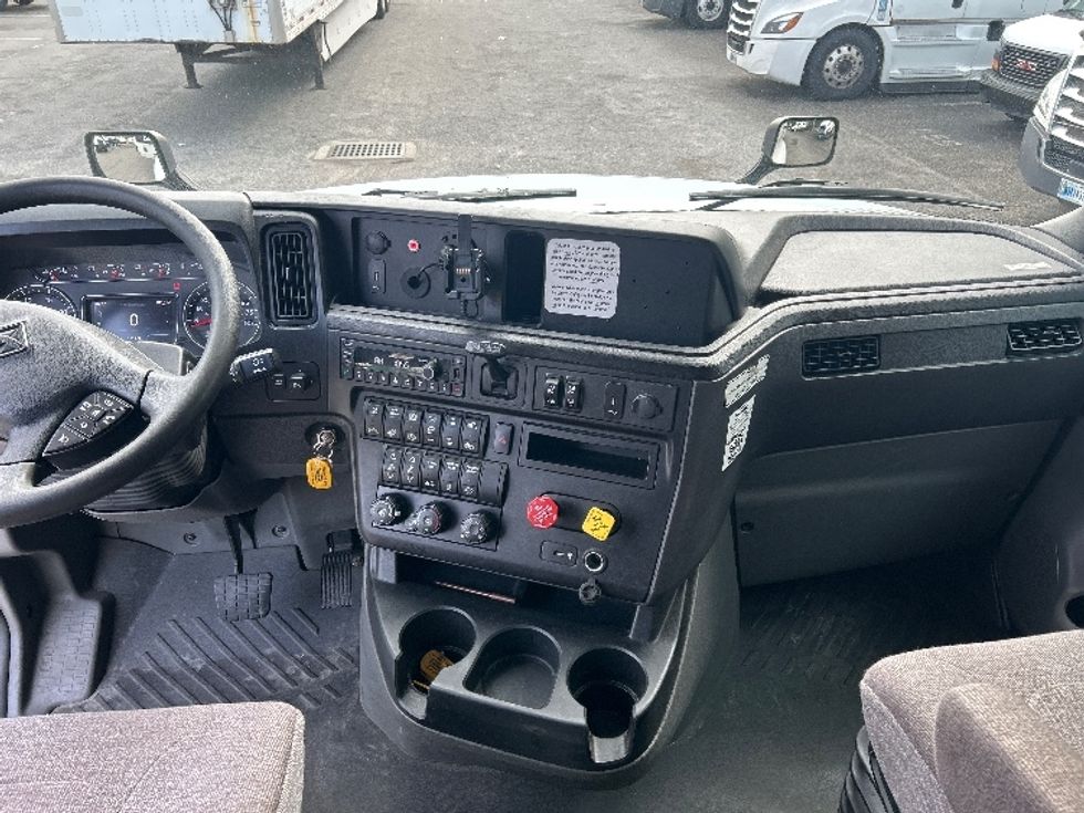Sleeper Tractor-Heavy Duty Tractors-International-2023-LT625-Jacksonville-FL-723,053\n\t\tmiles-$ 34,750 - Image 12