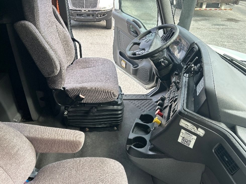 Sleeper Tractor-Heavy Duty Tractors-International-2023-LT625-Jacksonville-FL-723,053\n\t\tmiles-$ 34,750 - Image 15