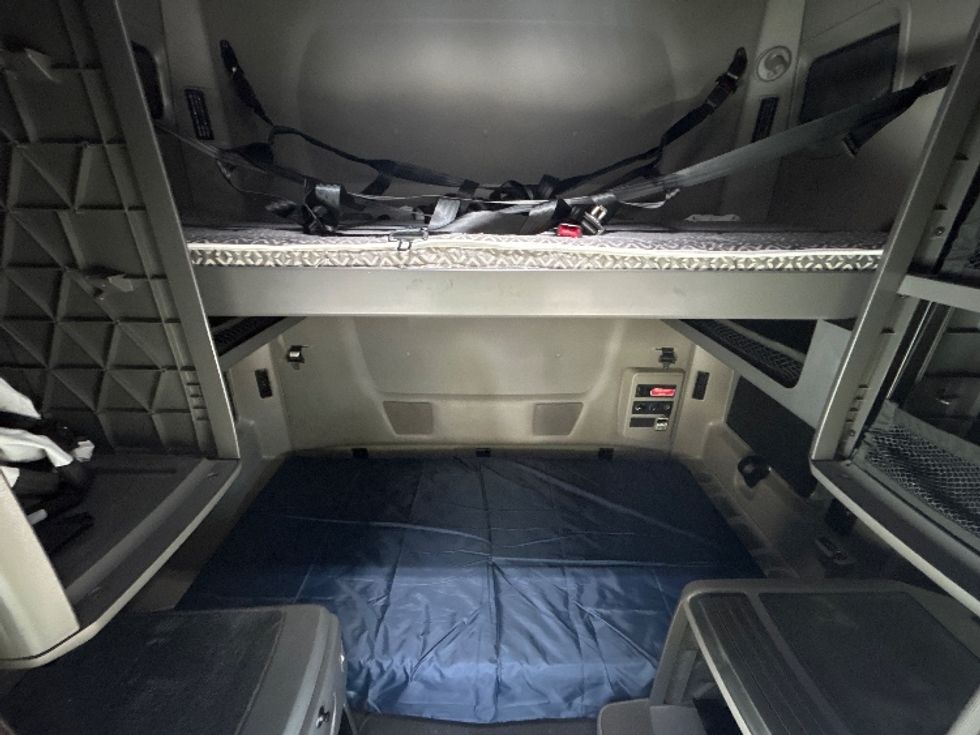 Sleeper Tractor-Heavy Duty Tractors-International-2023-LT625-Jacksonville-FL-723,053\n\t\tmiles-$ 34,750 - Image 16