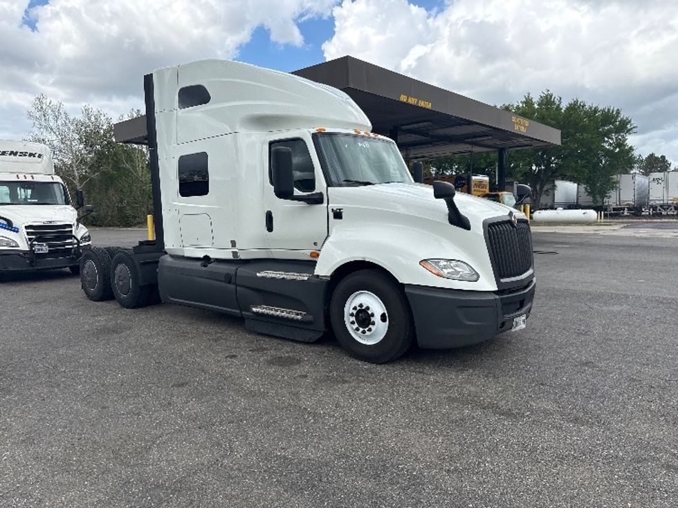 Sleeper Tractor-Heavy Duty Tractors-International-2023-LT625-Jacksonville-FL-729,924\n\t\tmiles-$ 34,000 - Image 1