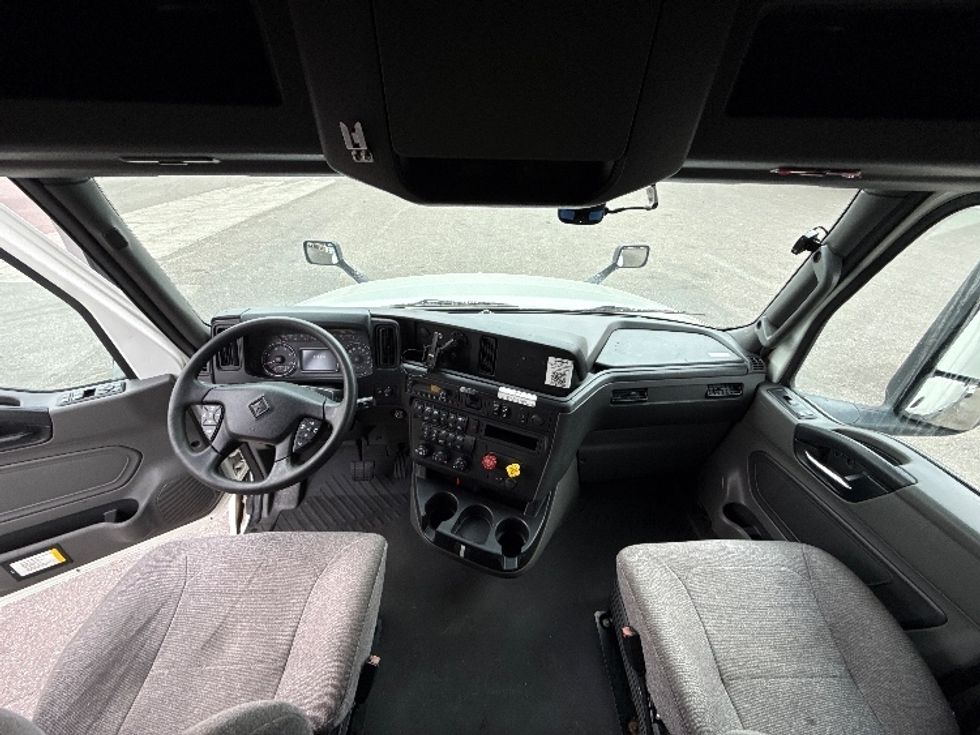 Sleeper Tractor-Heavy Duty Tractors-International-2023-LT625-Jacksonville-FL-729,924\n\t\tmiles-$ 34,000 - Image 12
