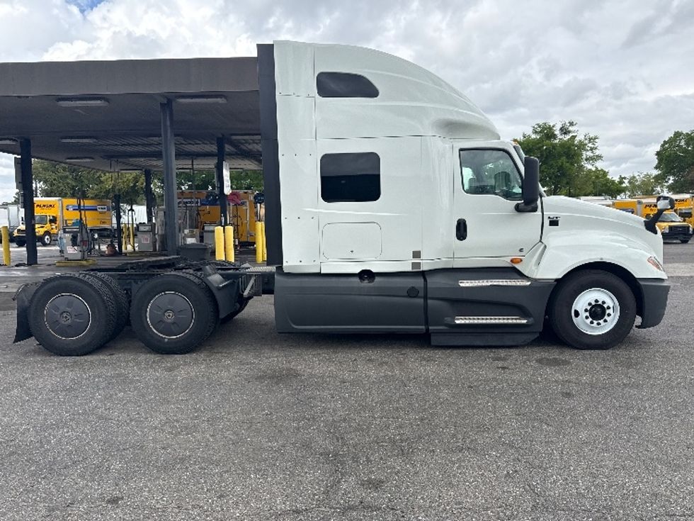 Sleeper Tractor-Heavy Duty Tractors-International-2023-LT625-Jacksonville-FL-729,924\n\t\tmiles-$ 34,000 - Image 8