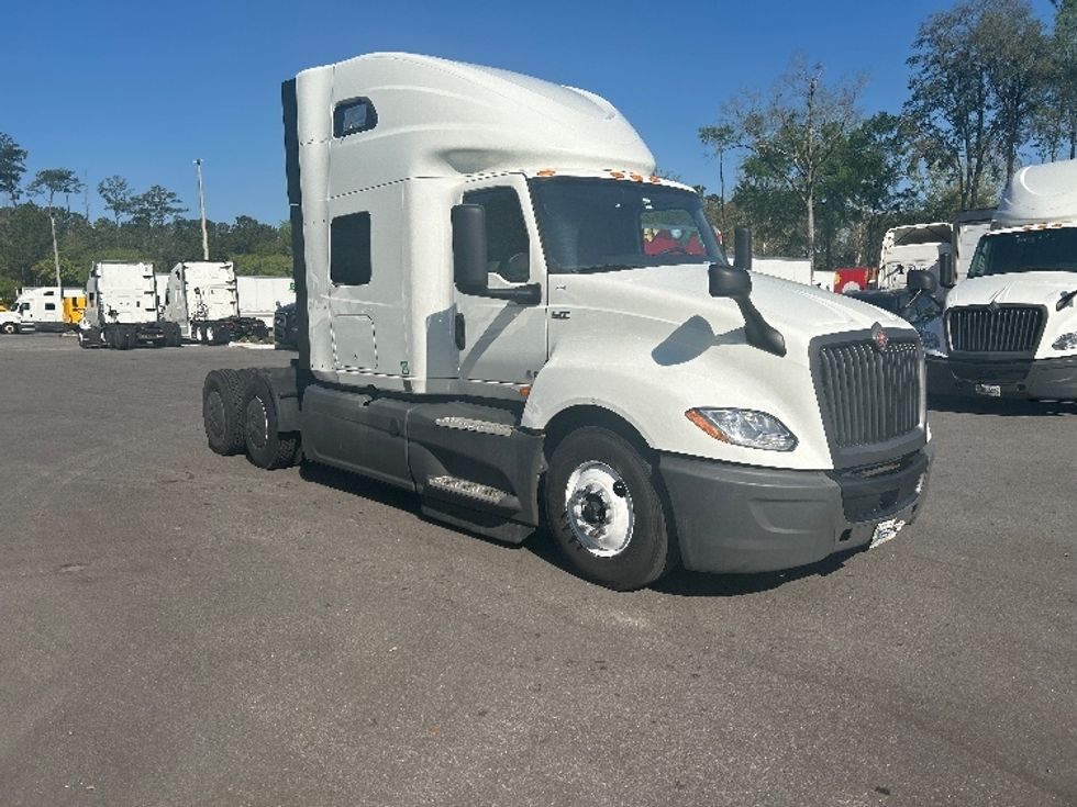 Sleeper Tractor-Heavy Duty Tractors-International-2023-LT625-Jacksonville-FL-747,337\n\t\tmiles-$ 34,000 - Image 1