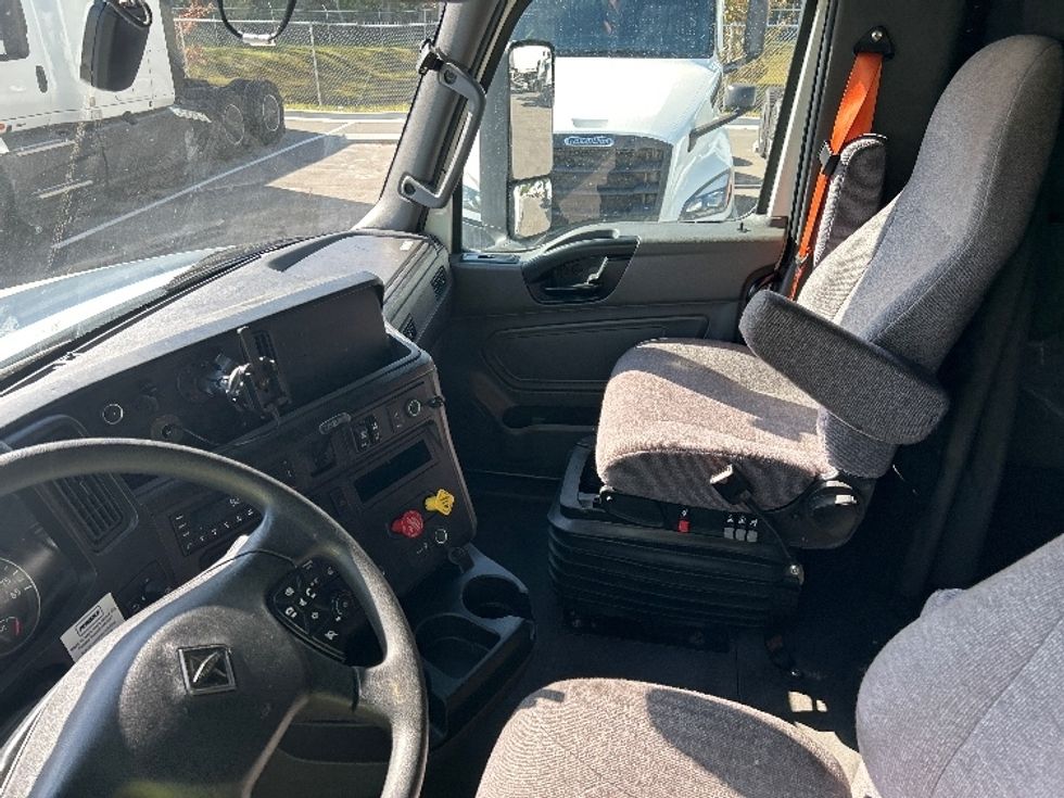 Sleeper Tractor-Heavy Duty Tractors-International-2023-LT625-Jacksonville-FL-747,337\n\t\tmiles-$ 34,000 - Image 10