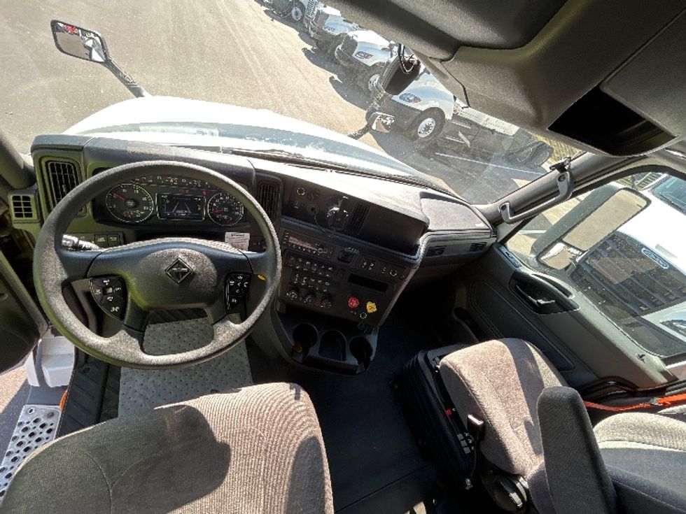Sleeper Tractor-Heavy Duty Tractors-International-2023-LT625-Jacksonville-FL-747,337\n\t\tmiles-$ 34,000 - Image 11