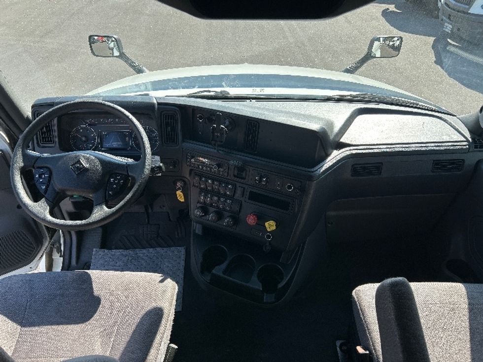Sleeper Tractor-Heavy Duty Tractors-International-2023-LT625-Jacksonville-FL-747,337\n\t\tmiles-$ 34,000 - Image 12