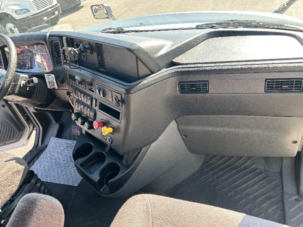 Sleeper Tractor-Heavy Duty Tractors-International-2023-LT625-Jacksonville-FL-747,337\n\t\tmiles-$ 34,000 - Image 14