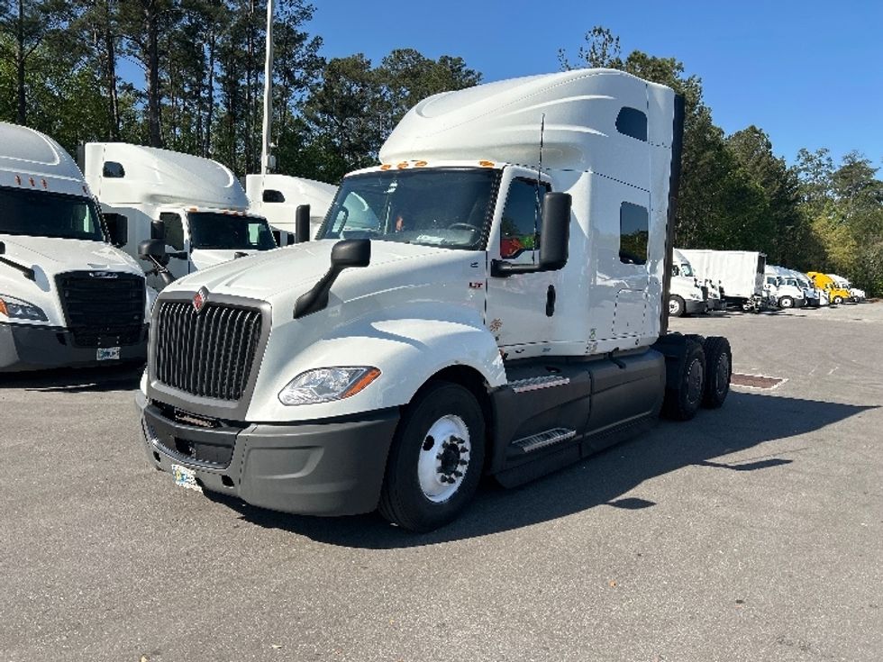 Sleeper Tractor-Heavy Duty Tractors-International-2023-LT625-Jacksonville-FL-747,337\n\t\tmiles-$ 34,000 - Image 3