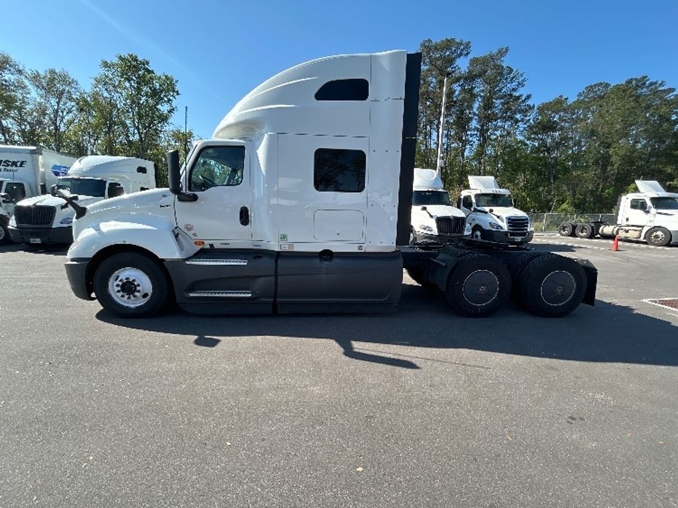 Sleeper Tractor-Heavy Duty Tractors-International-2023-LT625-Jacksonville-FL-747,337\n\t\tmiles-$ 34,000 - Image 4