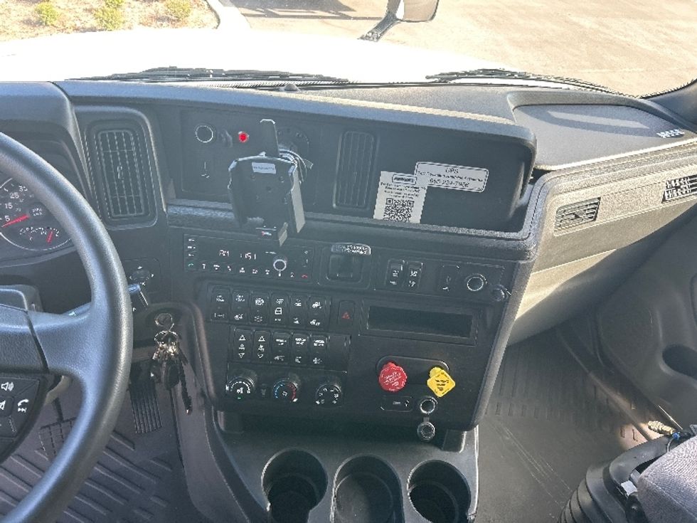 Sleeper Tractor-Heavy Duty Tractors-International-2023-LT625-Jacksonville-FL-750,330\n\t\tmiles-$ 34,000 - Image 12