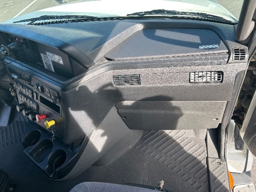 Sleeper Tractor-Heavy Duty Tractors-International-2023-LT625-Jacksonville-FL-750,330\n\t\tmiles-$ 34,000 - Image 14