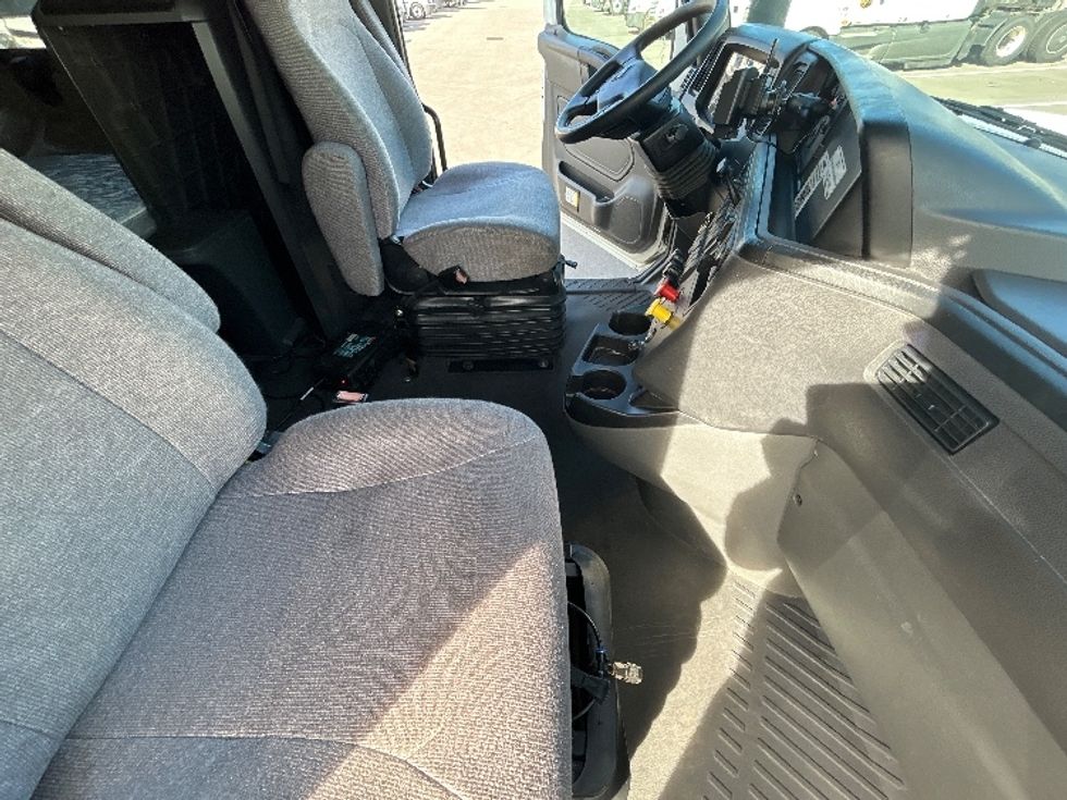 Sleeper Tractor-Heavy Duty Tractors-International-2023-LT625-Jacksonville-FL-750,330\n\t\tmiles-$ 34,000 - Image 15