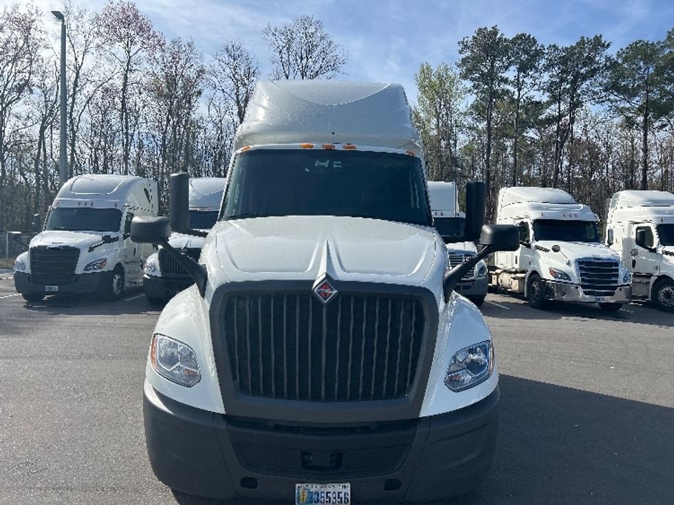 Sleeper Tractor-Heavy Duty Tractors-International-2023-LT625-Jacksonville-FL-750,330\n\t\tmiles-$ 34,000 - Image 2